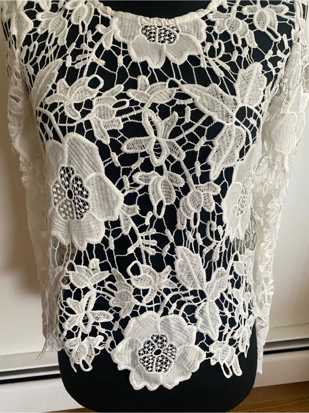 H&M Divided NWT White Floral Lace Crochet Long Sleeve Top Scalloped Edges Size 4